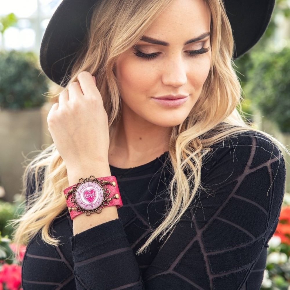 Plunder Cuff bracelet with detachable pendent.
